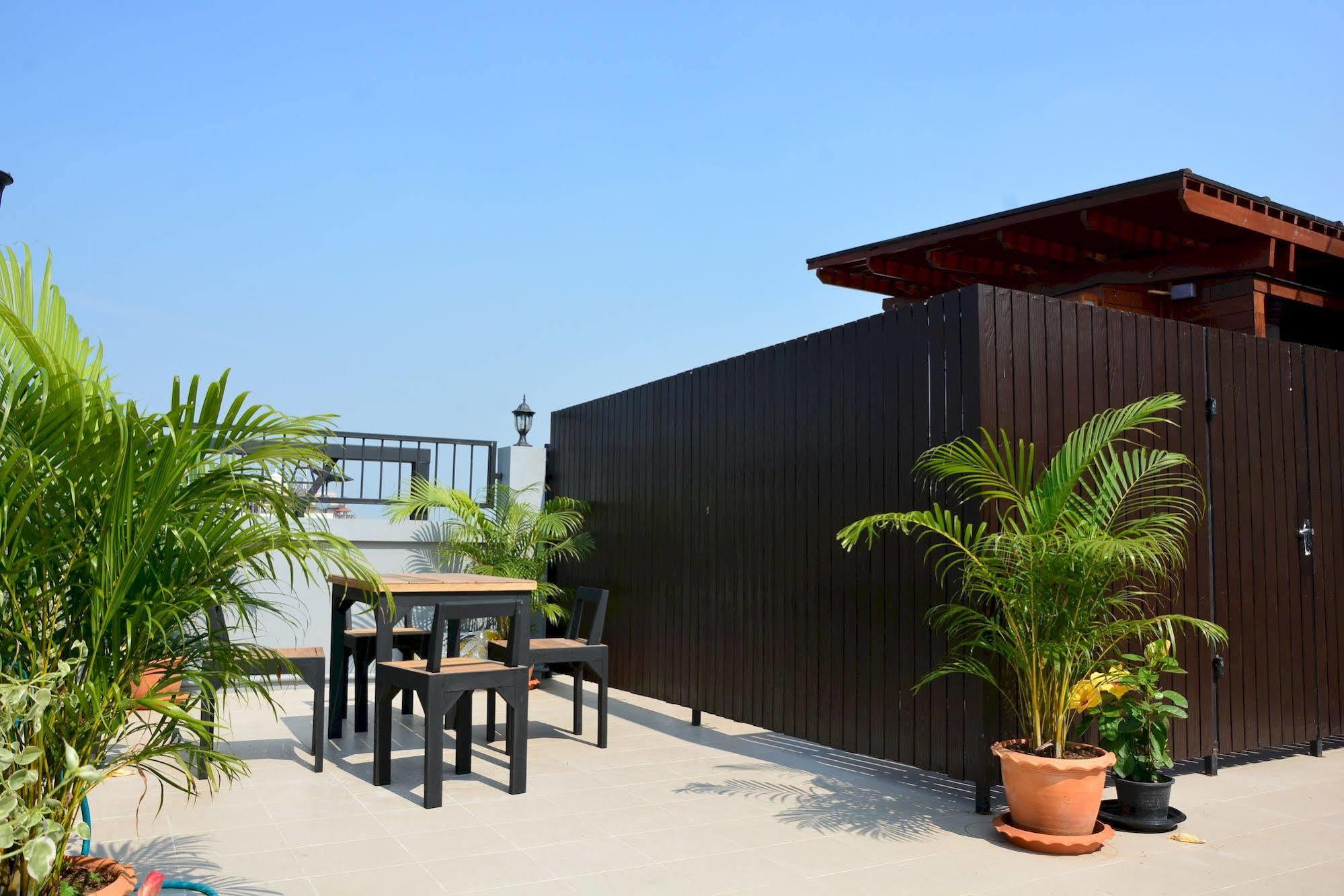 Adamaz House Hotel Bangkok Buitenkant foto